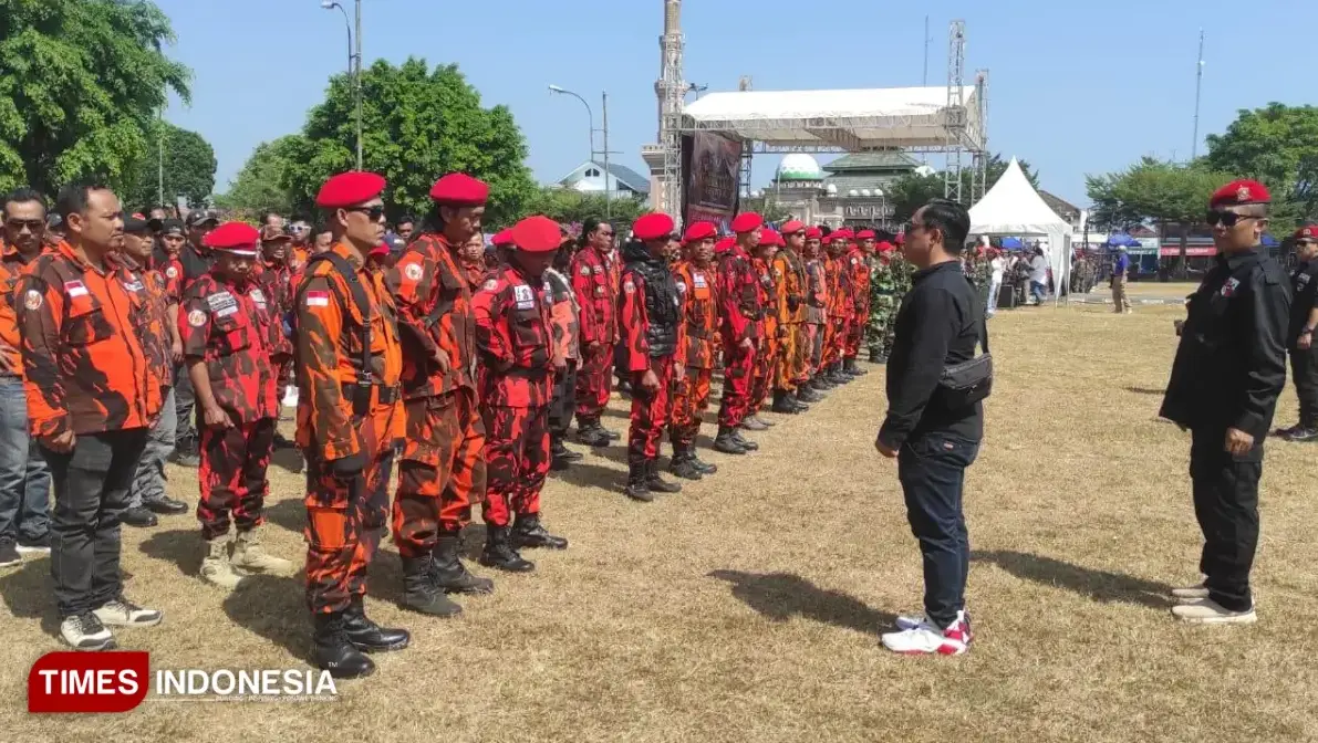 Apel besar pasukan dan pengukuhan Aliansi Wargo Hutomo berlangsung di Alun-Alun Banjarnegara, Jawa Tengah.